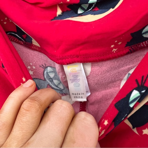 LuLaRoe Red and Black Cat Crescent Moon Patterned Mid Rise Leggings - Picture 3 of 3